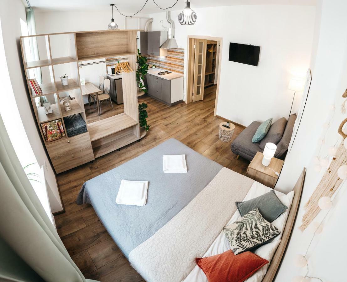 "Green Oasis Apartment" ลวีฟ ภายนอก รูปภาพ