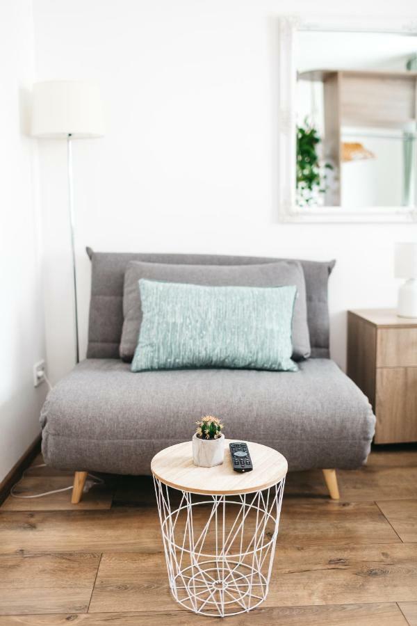 "Green Oasis Apartment" ลวีฟ ภายนอก รูปภาพ
