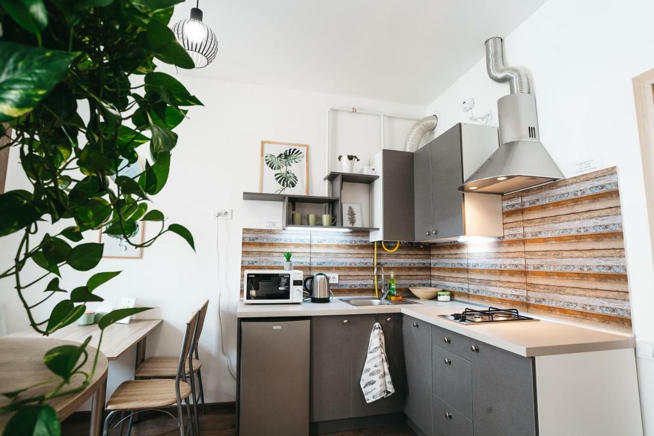 "Green Oasis Apartment" ลวีฟ ภายนอก รูปภาพ